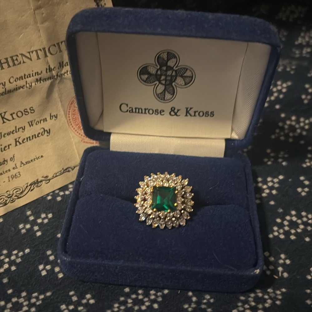 Camrose & Kross Jacqueline Kennedy Ring - Picture 2 of 3